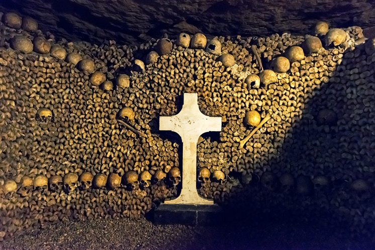 讓人毛骨悚然的地方法國巴黎的地下墓穴